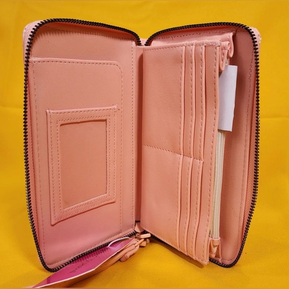 BETSEY JOHNSON PINK QUILTED DAISY FLOWER SPRING WALLET WRISTLET ZIP AROUND - Picture 5 of 8